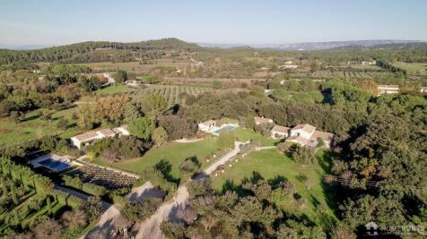 villas in eygalieres