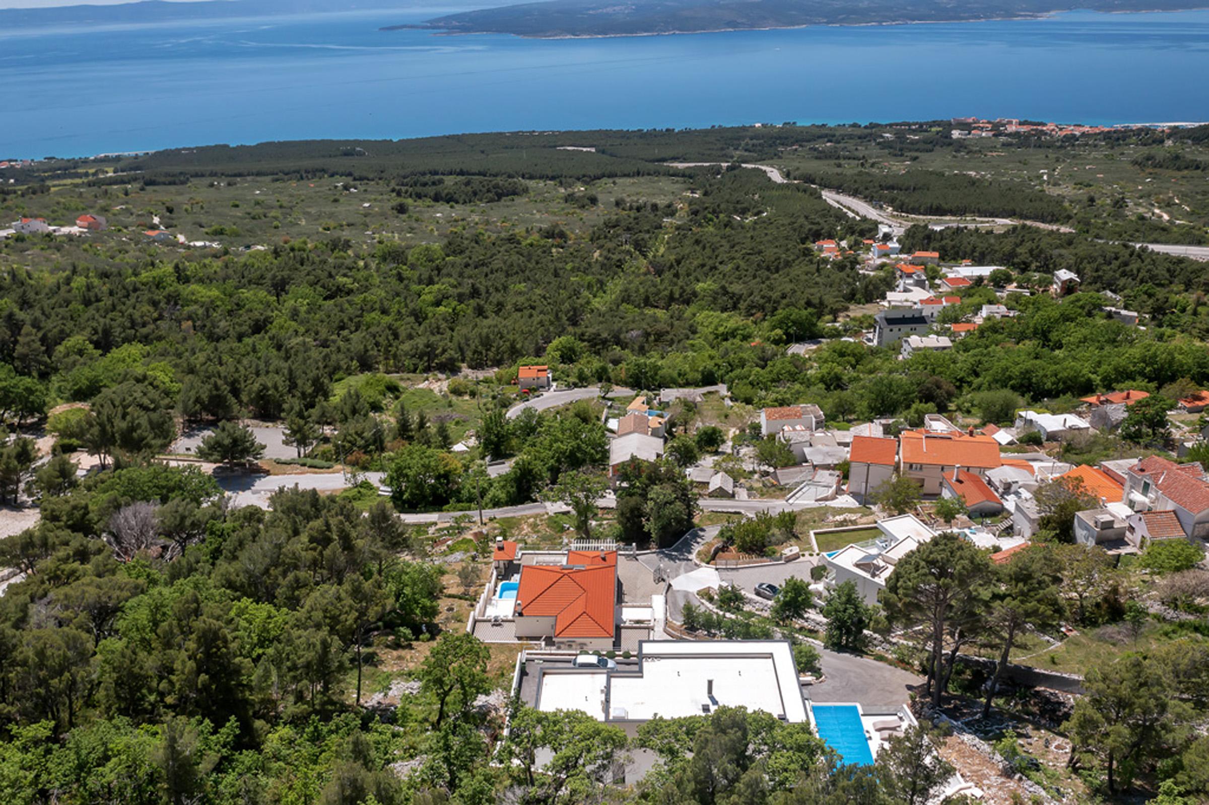 villas in baska