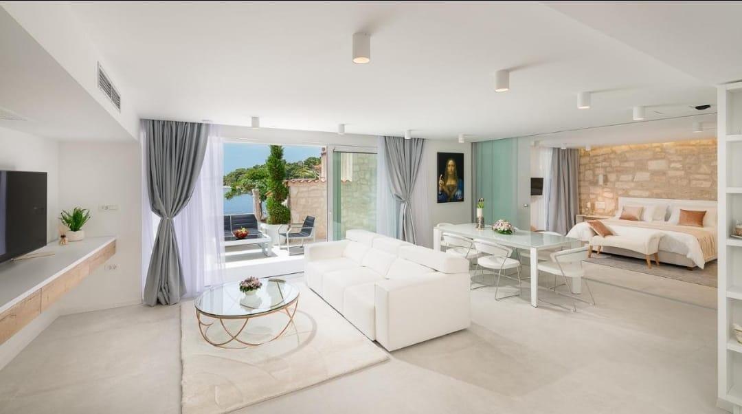 unique-Hvar Central