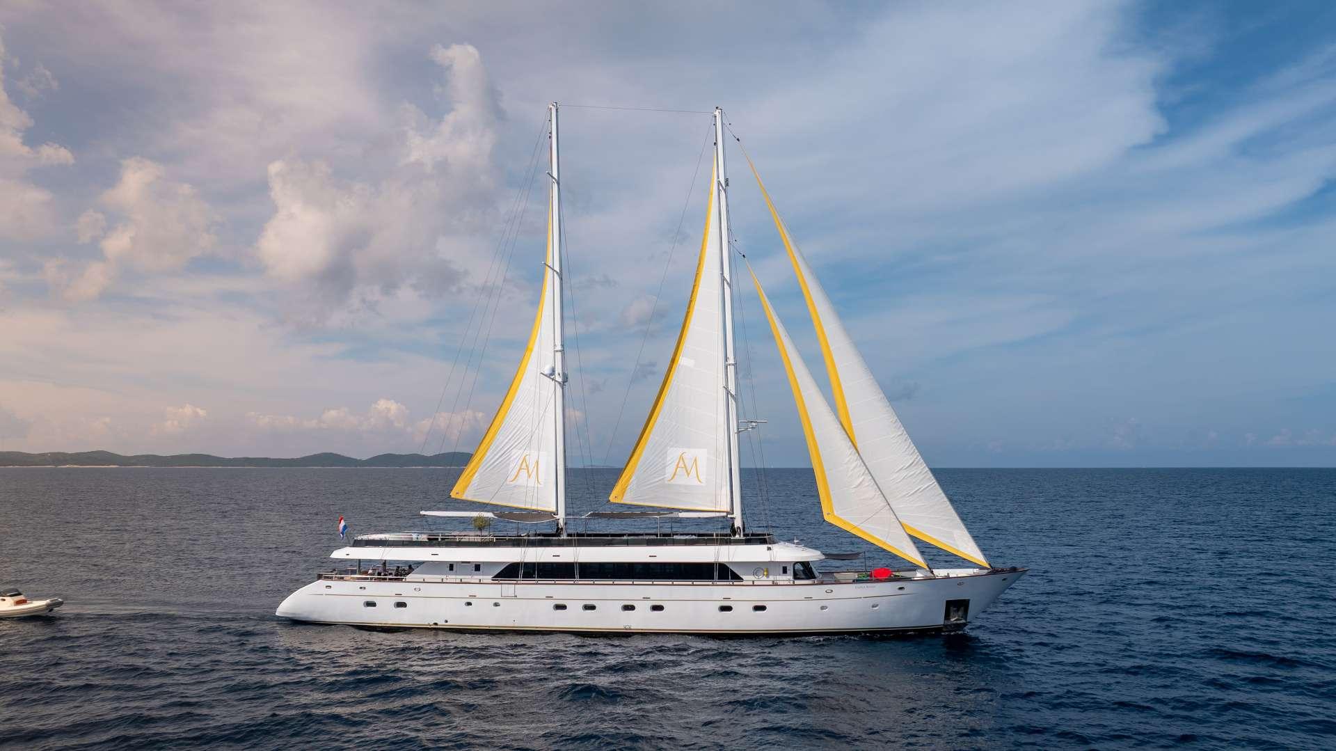 yacht