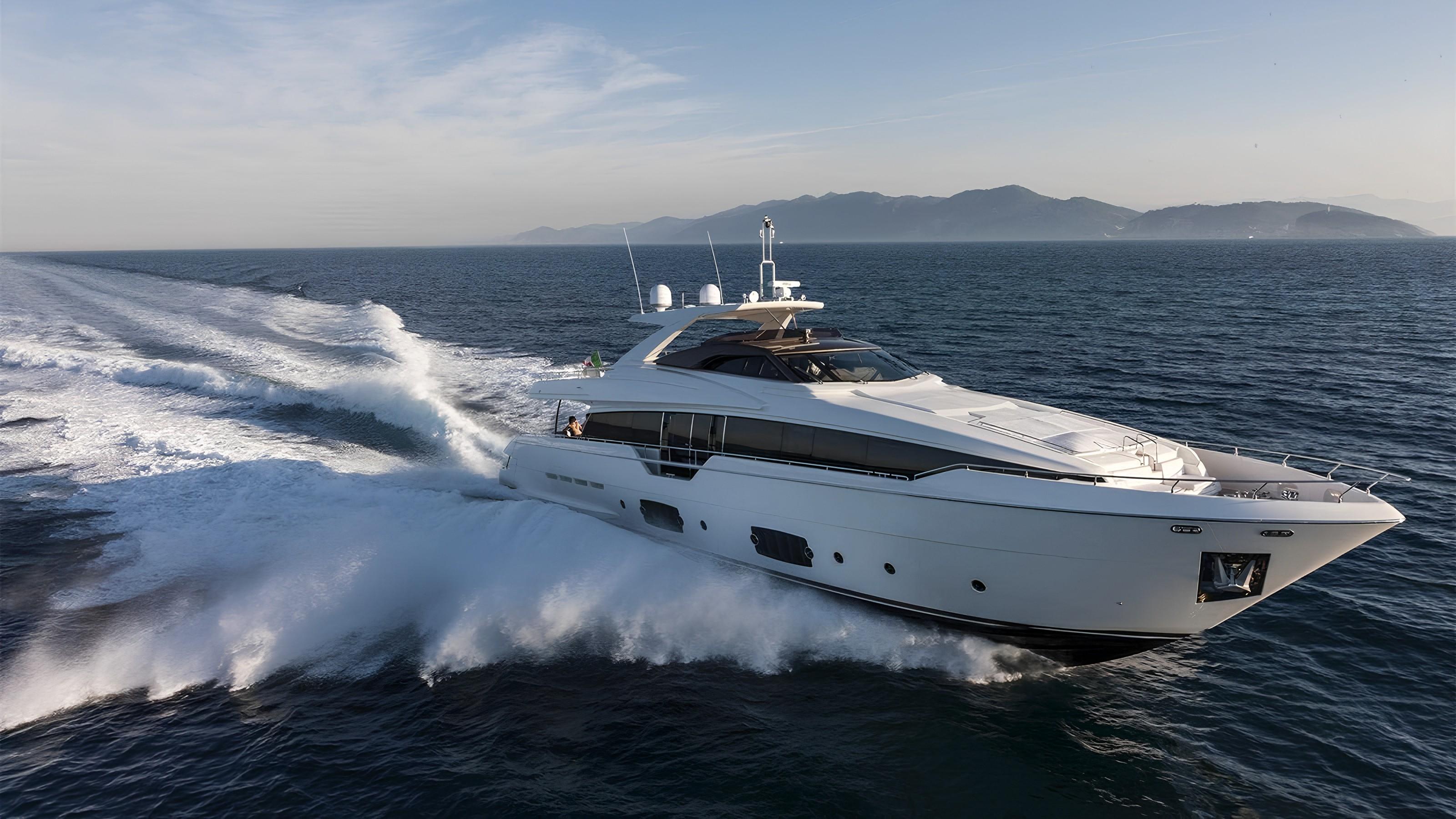 yacht
