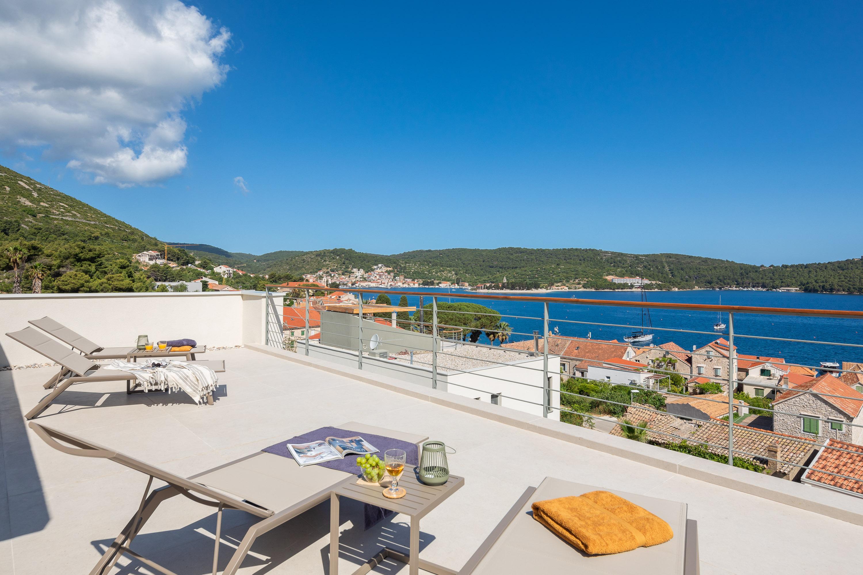 unique-Villa Nale