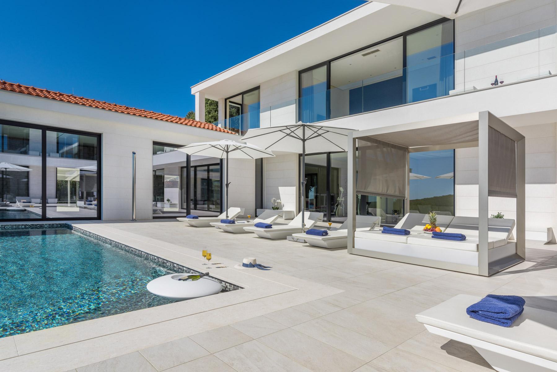 unique-Villa Sleek